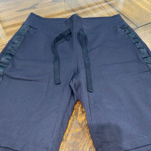 Athleta Metro Downtown Shorts Size Small - Picture 7 of 9